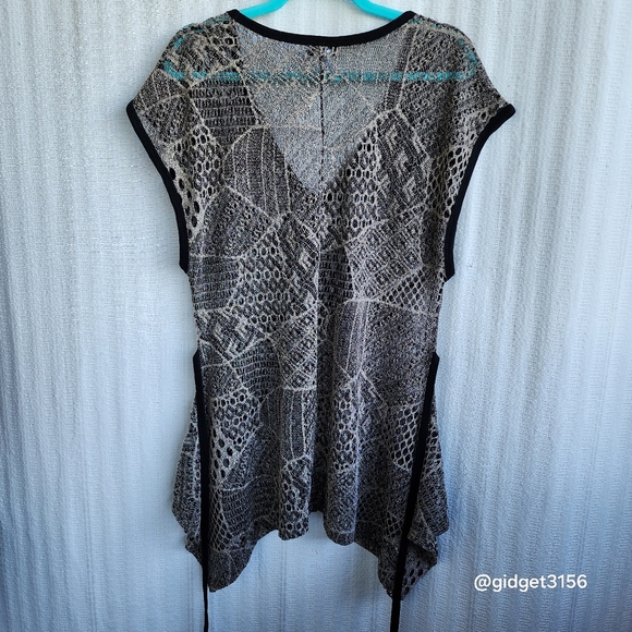 NWOT BLACK/BEIGE CROCHETED TOP/BEACH COVERUP LILY BY FIRMIANA - SIZE LARGE - Picture 2 of 12